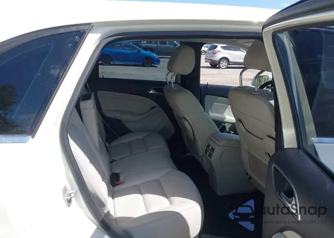 2015 Mercedes-Benz B-Class Electric Drive z USA, uszkodzony, nr VIN WDDVP9AB5FJ004284